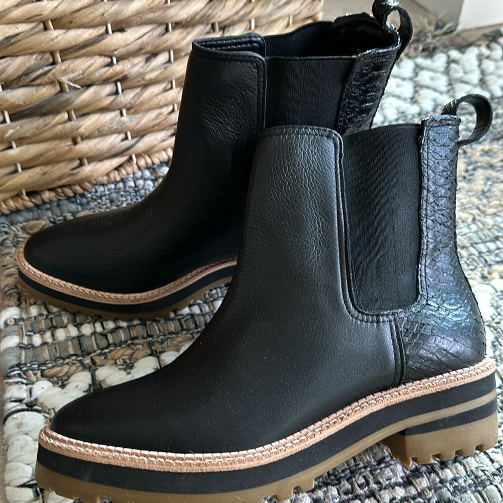New in Box - Kaanas boots with leather detail - size 7